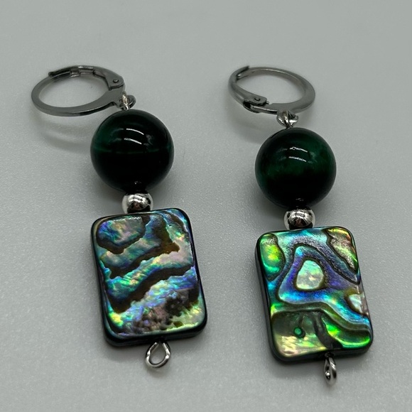 Green tiger eyes 10 mm , Nácar Shell handmade Drop Earrings. New - Picture 1 of 4